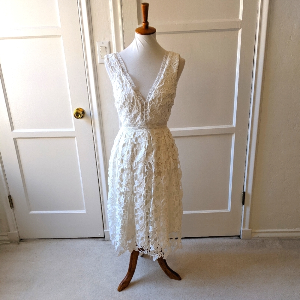 Lulu's white lace dress size small